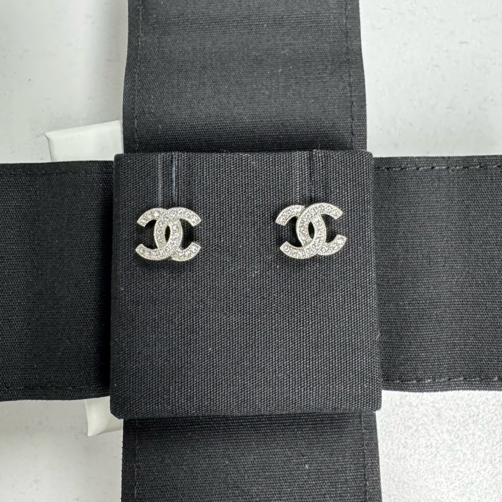 CHANEL CC LOGO SILVER CRYSTAL STUD EARRINGS CLASSIC